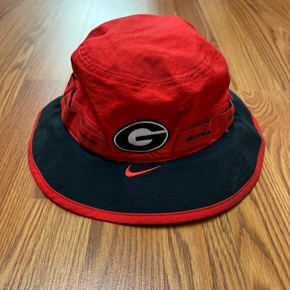 Georgia Bulldogs Nike 2-Tone Sideline Performance Bucket Hat-Red - Picture 1 of 7